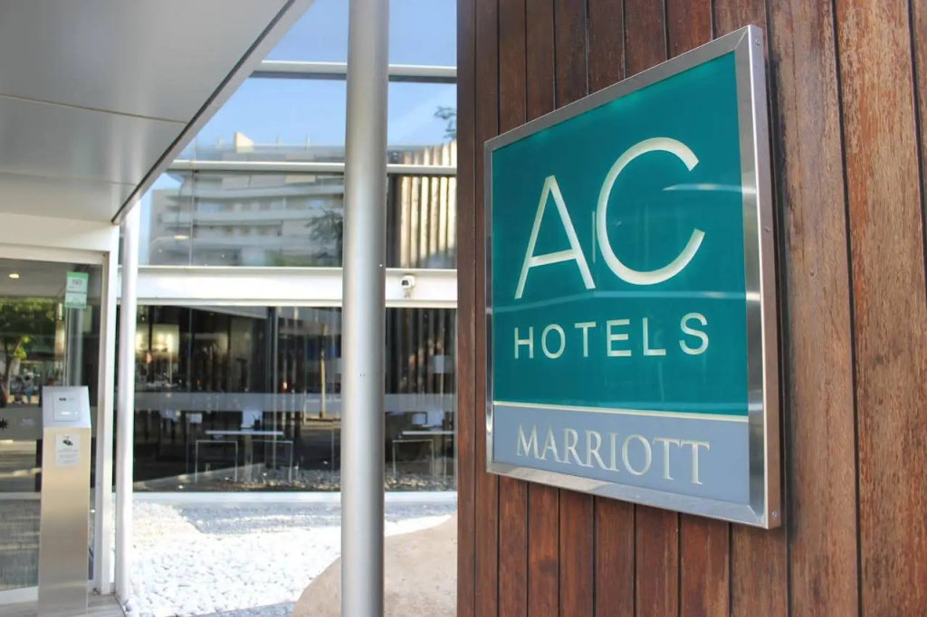 Отель AC Som by Marriott