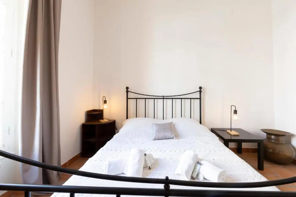 Large spacious 2 BDR apt heart of Antibes 300 meters from beach