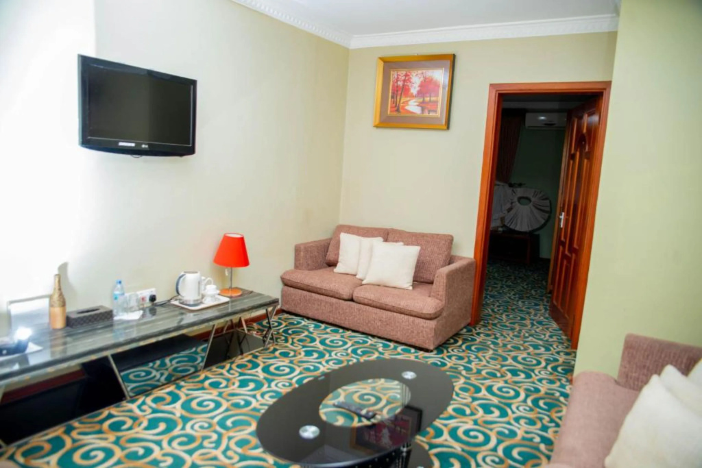 Lush Garden Business Hotel