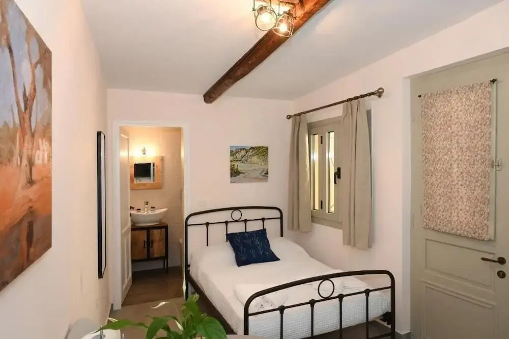 Elida Inn Near ATH Airport