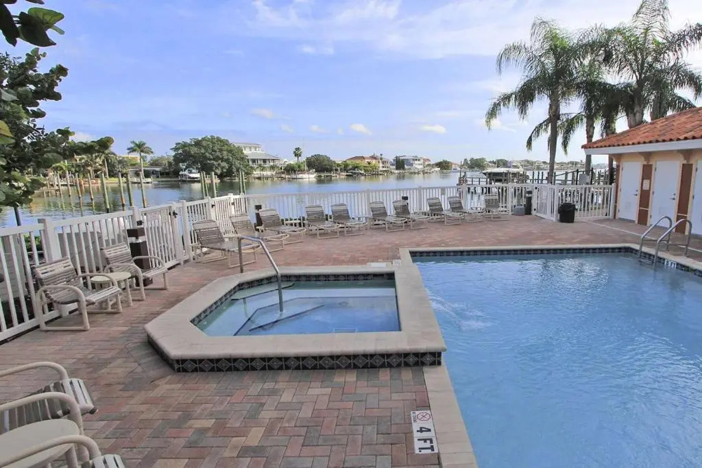 806 Harborview Grande