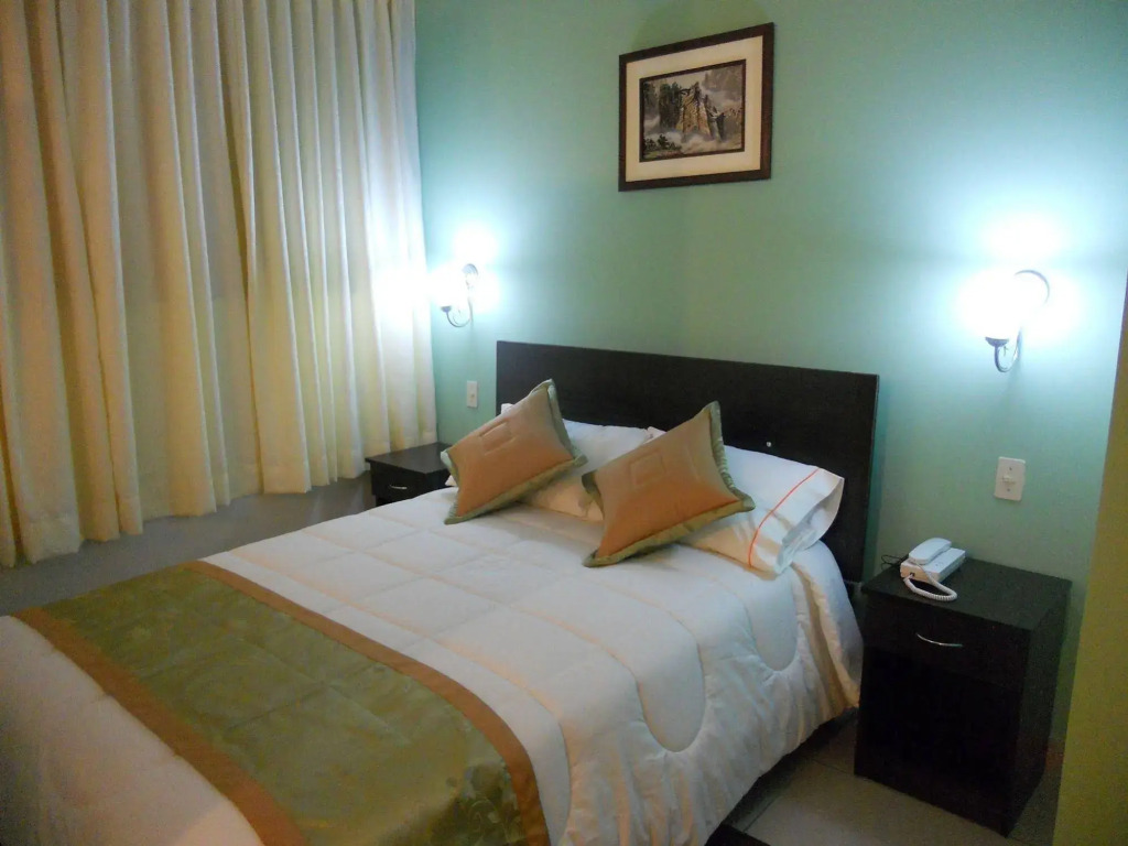 Yuraq Hotel