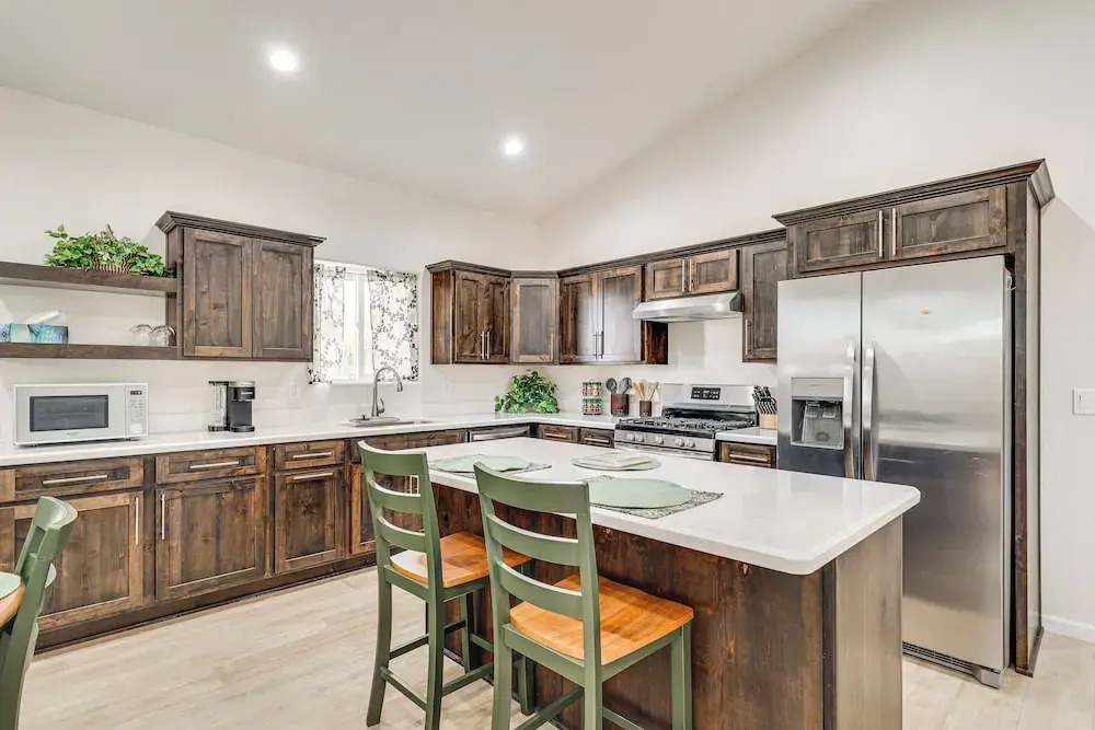 Hike & Ski! Home w/ Dog-friendly Yard in Eagar