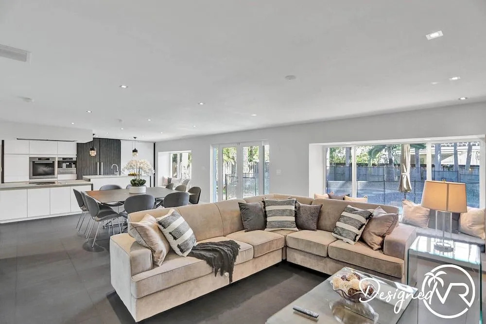 Stunning 5 BR with Heated Pool & Gaming