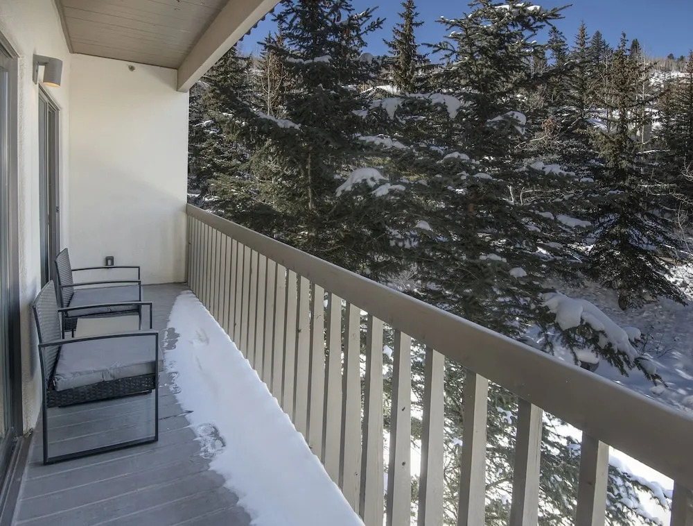 Townsend Place B202 1 Bedroom Condo by RedAwning