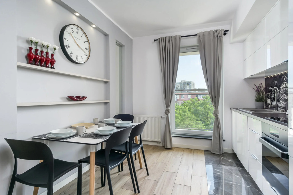 Bright and sunny 4 rooms apartment