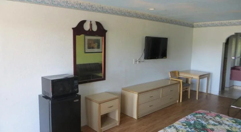 Mustang Inn and Suites