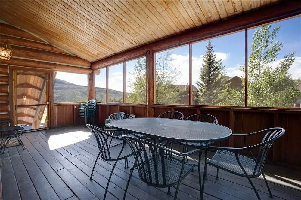 Links and Logs Chalet