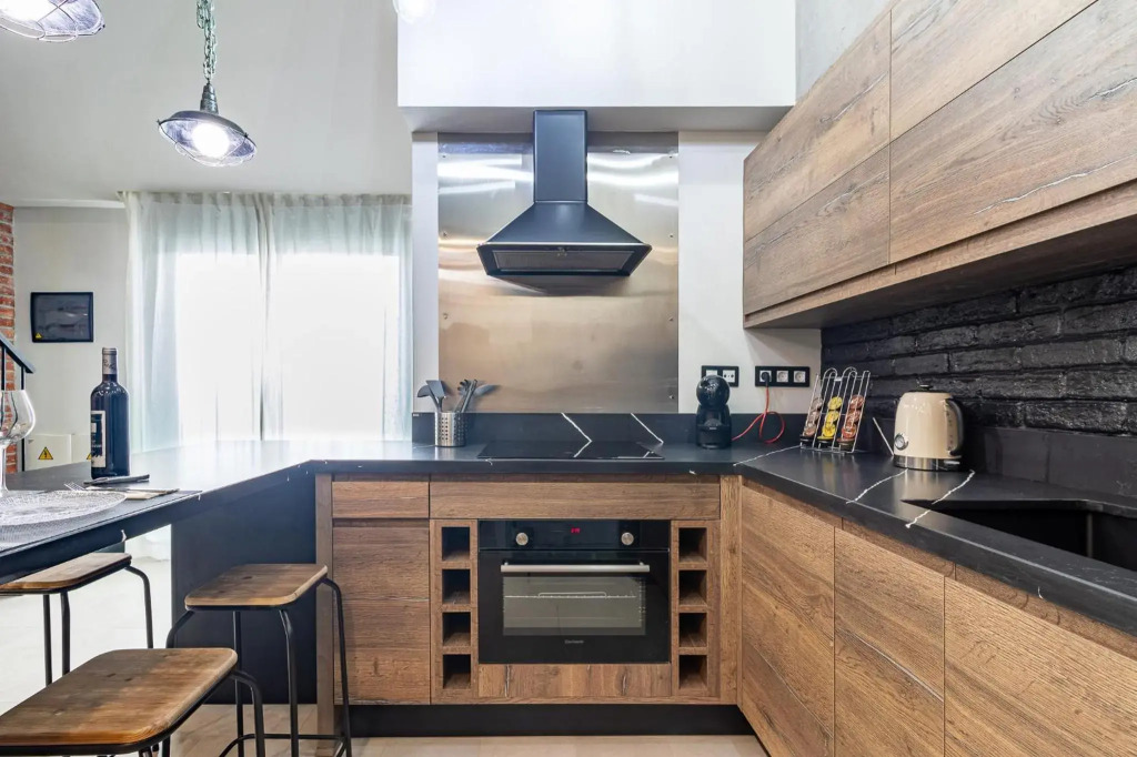 Flatguest Industrial Loft by Marina Suites - SCOOTERS - WIFI