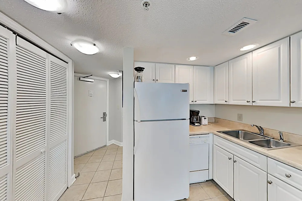 Beachfront Getaway W/ Pools, Hot Tubs & Lazy River 2 Bedroom Condo