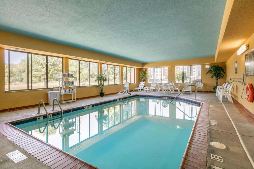 Comfort Suites Hopkinsville near Fort Campbell