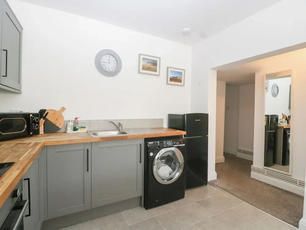 76A Mackworth Road
