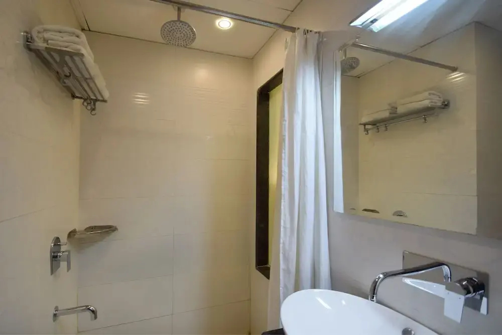 Capital O 23134 Hotel Radiant Star