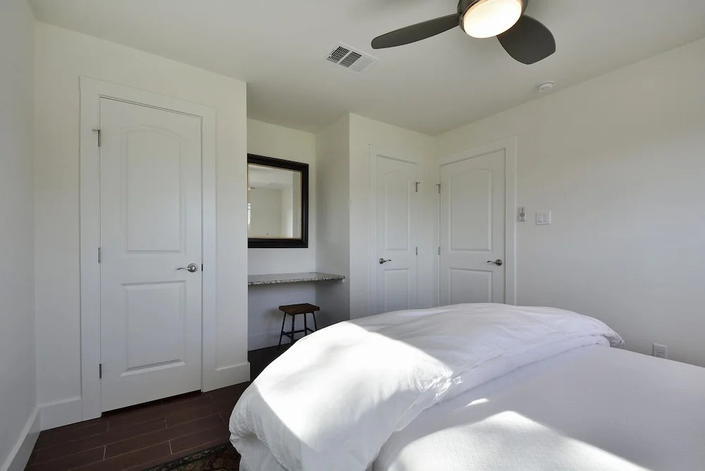 1BR Newly Built East Downtown Austin Apartment by RedAwning