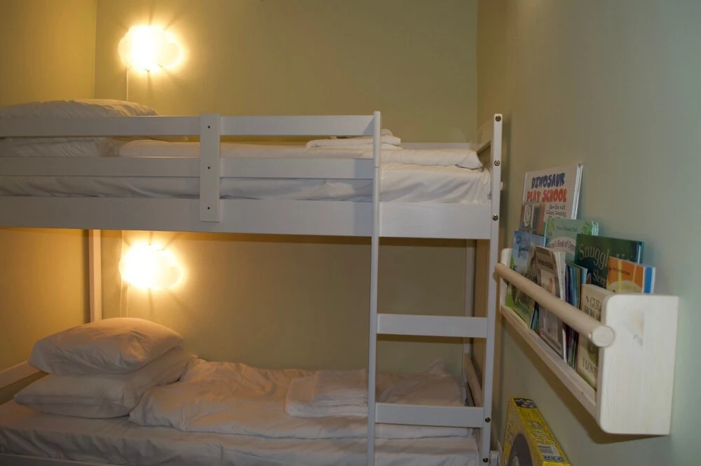 Bright 3 Bedroom Apartment in Bonnington