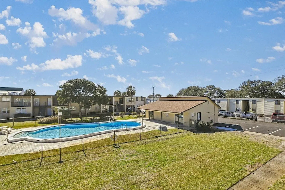 Sea Palm 1D is a 2 BR 1 Bath that is pet friendly and sleeps 6 by RedAwning