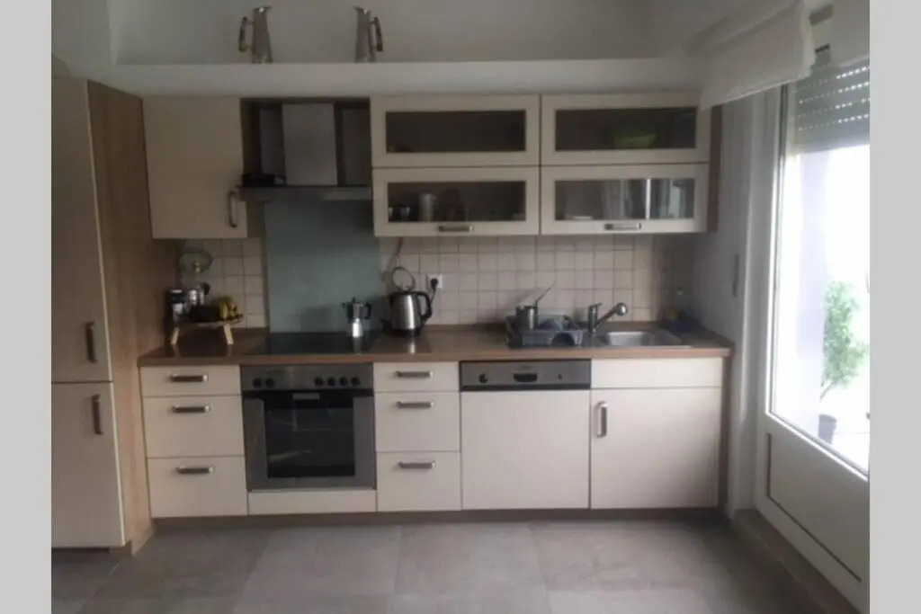 2 bedroom Penthouse with stunning view!