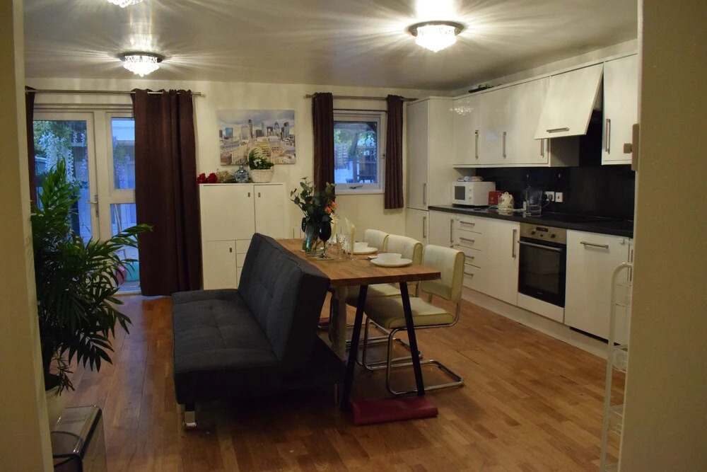1 Bedroom Apartment With Garden in Mudchute