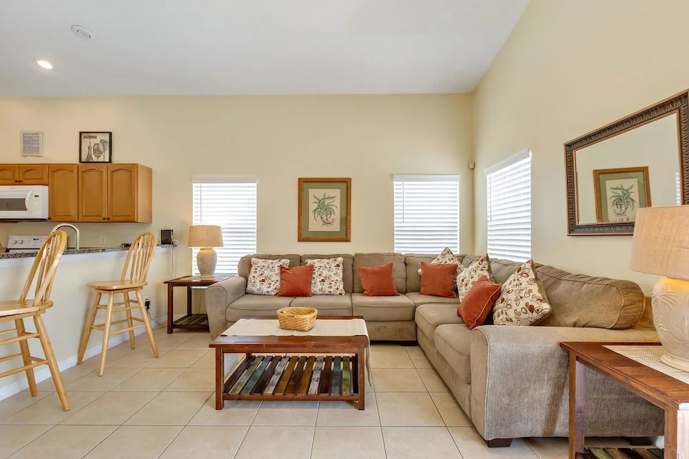 2 Downstairs Masters, 5 bed Pvt Pool Games Room