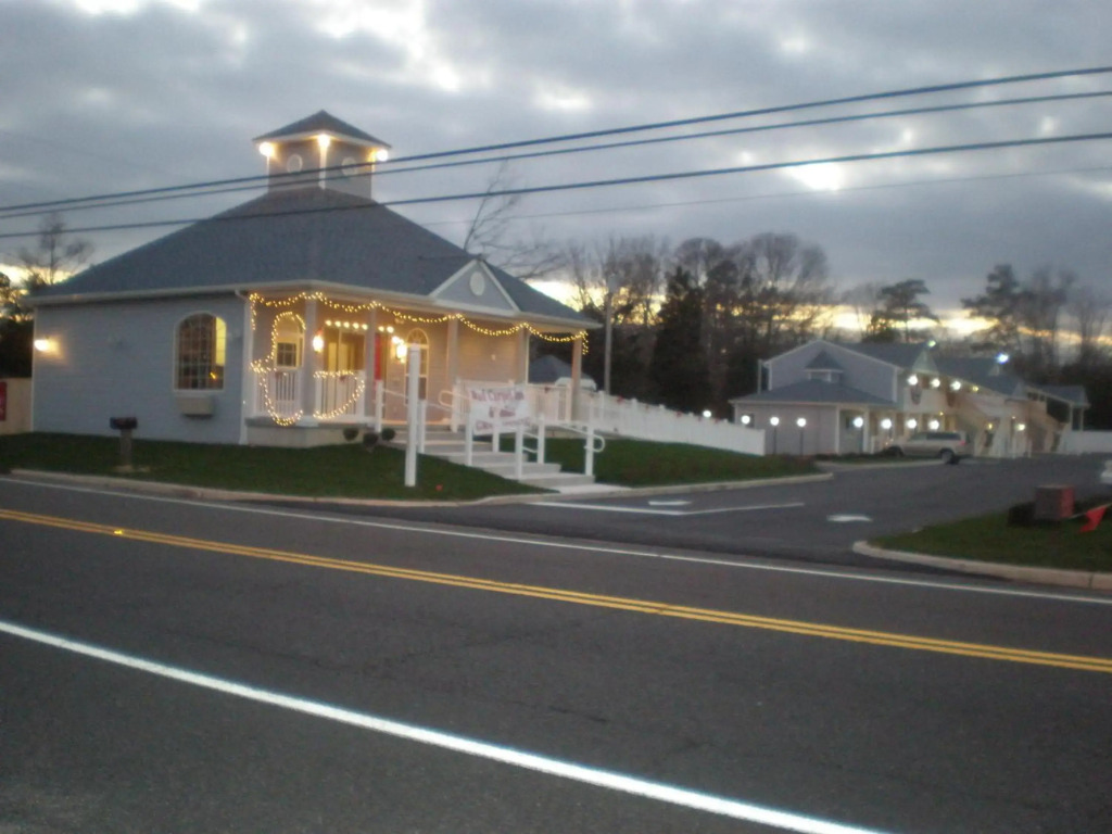 Village Inn & Suites - Smithville