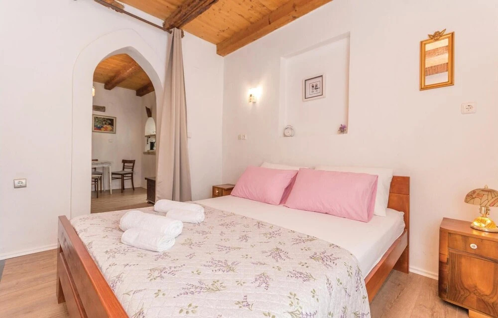 Beautiful Home in Zdrelac With Wifi and 1 Bedrooms