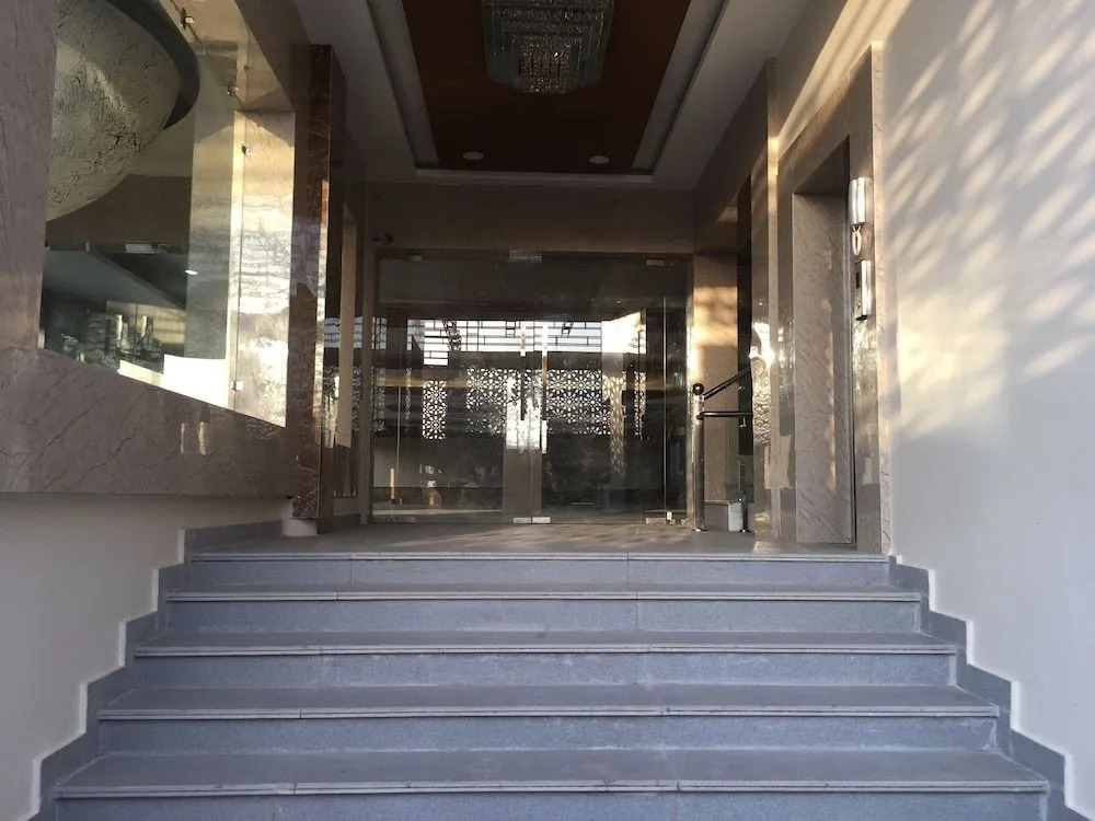 Hotel Ratan Royal Inn
