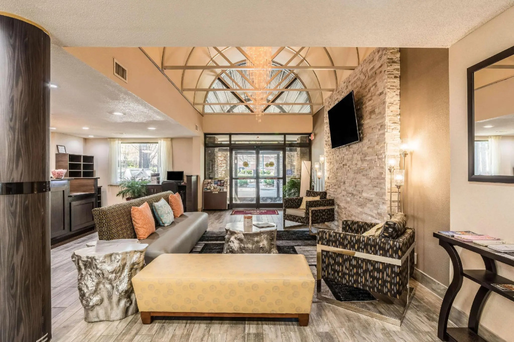 Lake Norman Inn and Suites