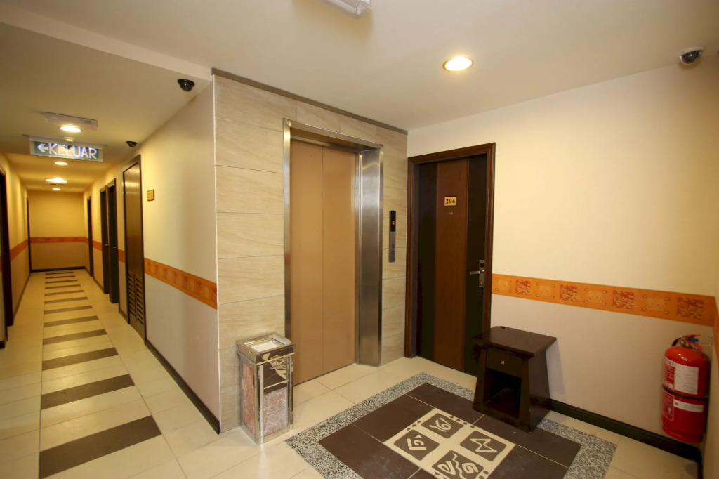 1 City Hotel