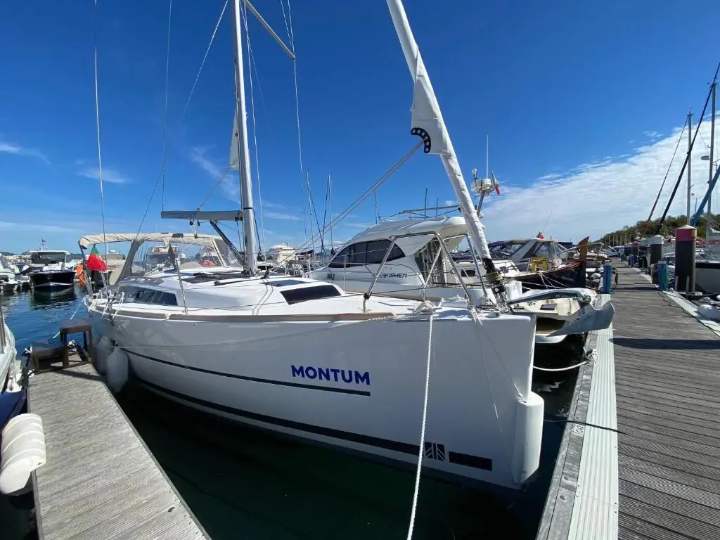 TROIA - Veleiro em marina