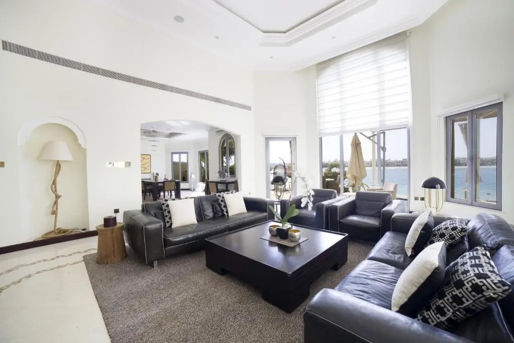 Deluxe 4BR Palm Villa With Private Beach and Pool with Complimentary Golf