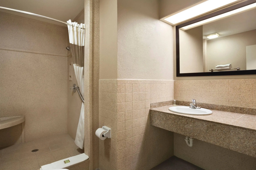 Super 8 by Wyndham McAllen-La Plaza Mall-Downtown