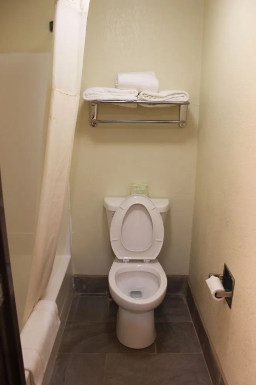 AmericInn by Wyndham West Burlington