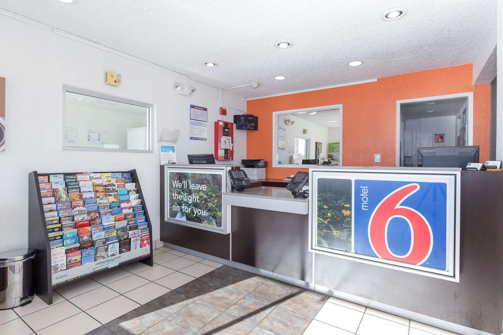 Motel 6 Hayward, CA- Silicon Valley Gateway