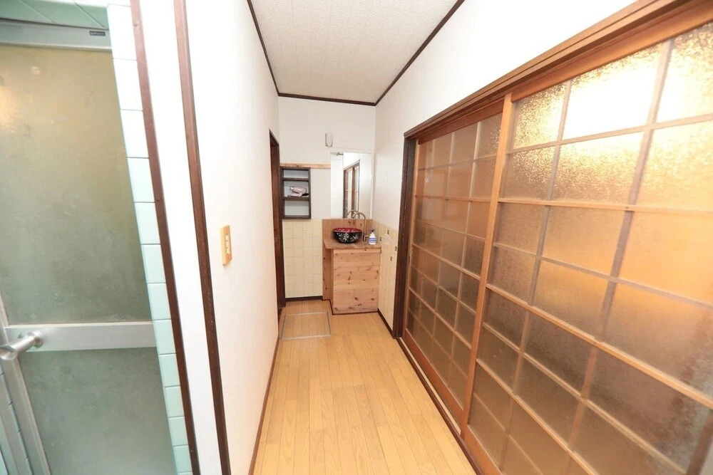 Brick House Near Osaka Castle 217-1
