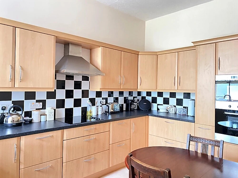Beautiful, Spacious Flat in St Johns Town of Dalry