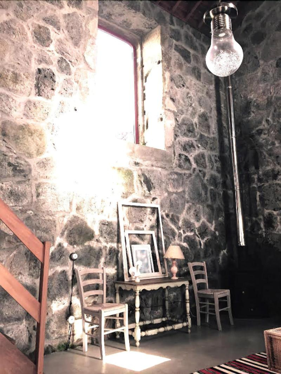 Serreta Island Home