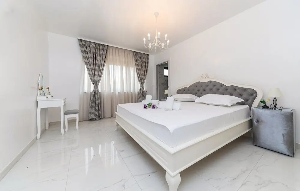 Beachfront Villa Baronessa with Pool