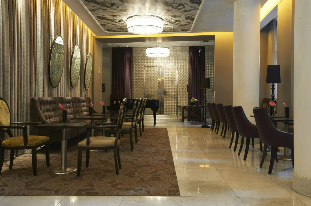 The Waldorf Hilton
