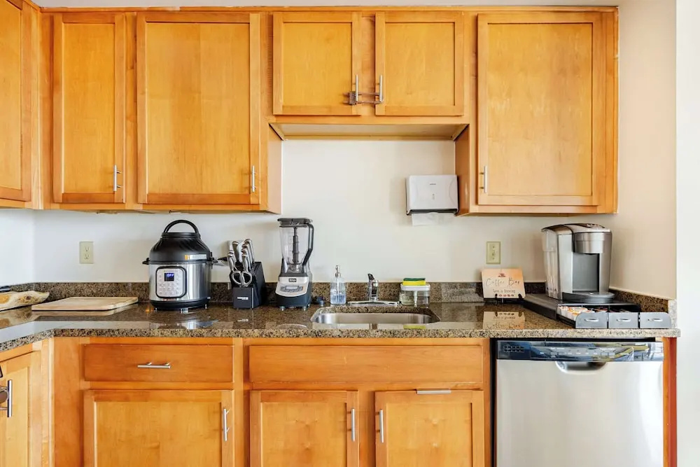 Downtown Silver Spring 2BR Skyline Balcony Suite Walkable to DC Metro Luxepad