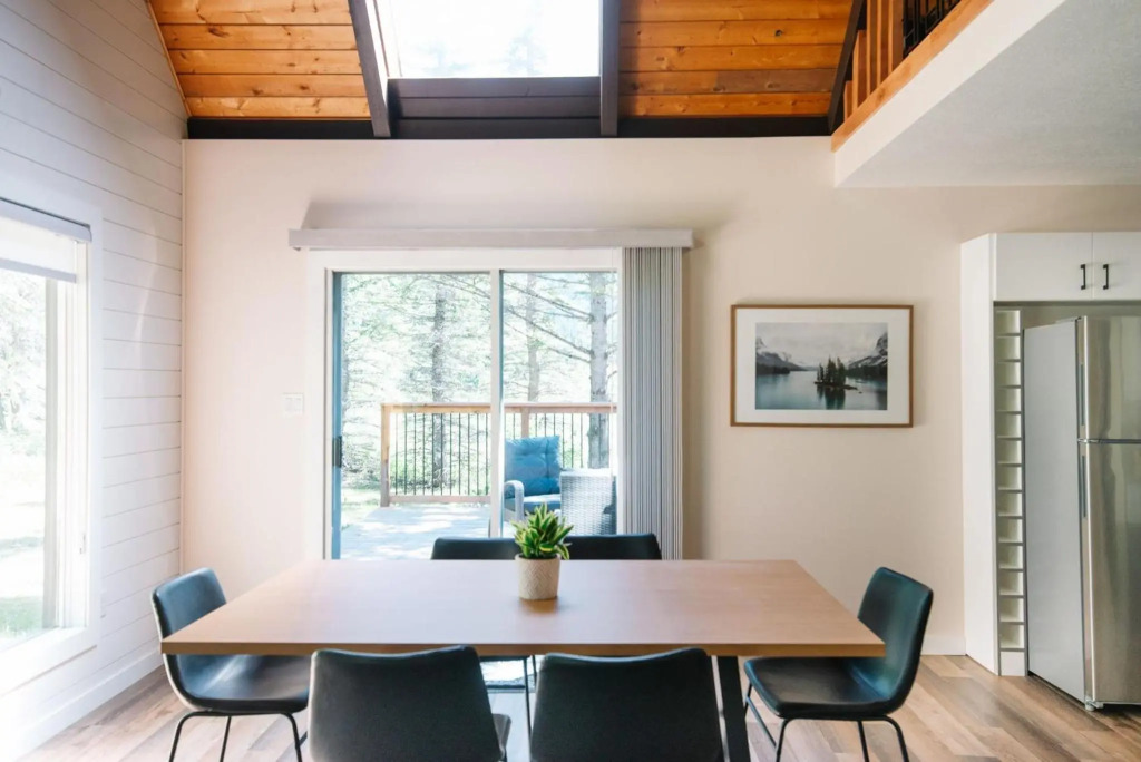 Overlander Mountain Lodge