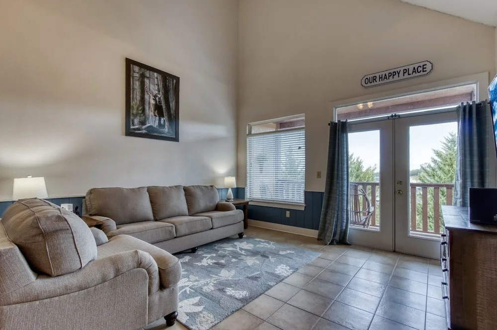 Owl See You 3205 - Close To Dollywood And Overlooking Gatlinburg Golf Course 2 Bedroom Condo by RedAwning