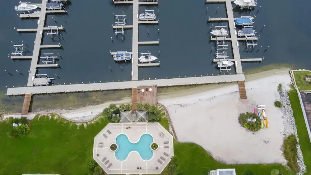 Spacious Condo on the bay Indoor Outdoor Pool
