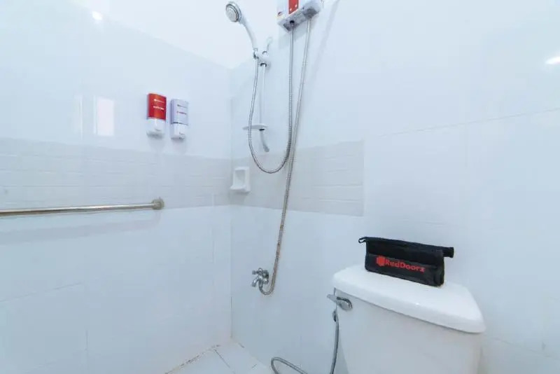 RedDoorz Plus @ San Roque Roxas City