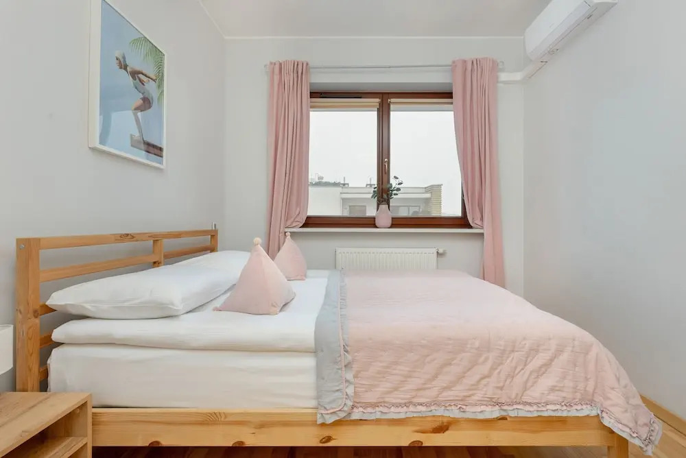 Gold & Blue Apartment Warsaw by Renters