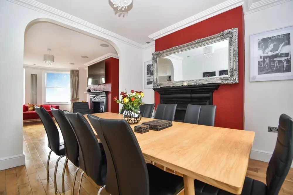Harbour front house on The Paragon !