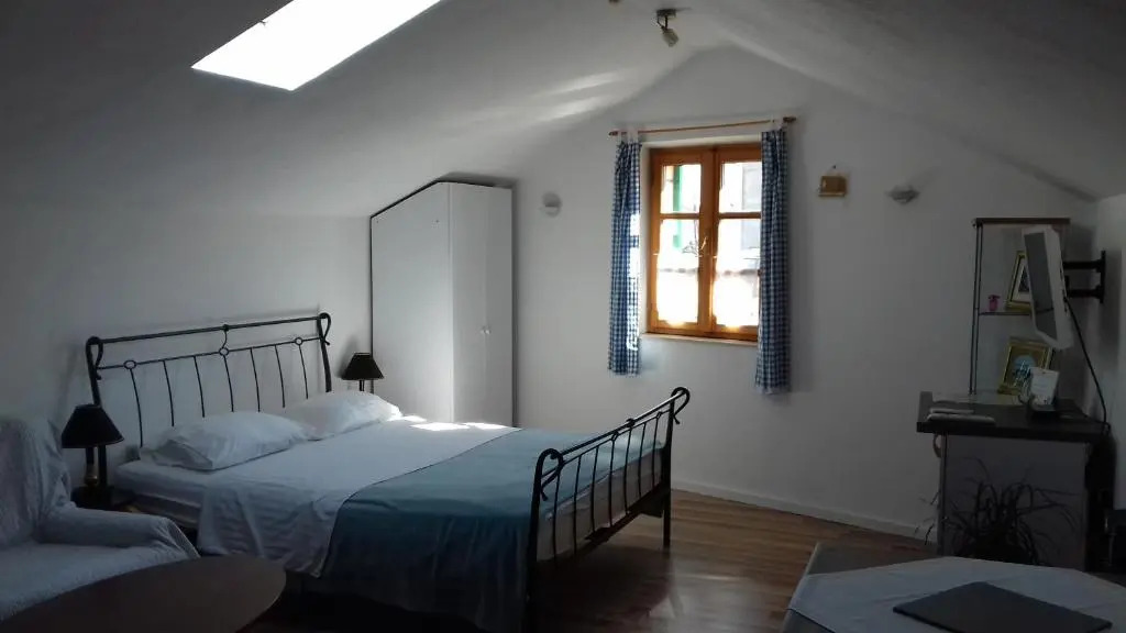 Apartments MIME - Small House