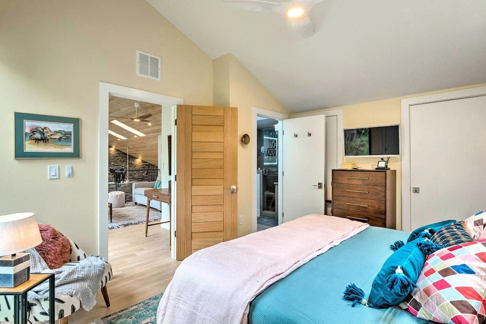 Stunning Austin Retreat w/ Pool, 5 Mi to Downtown!