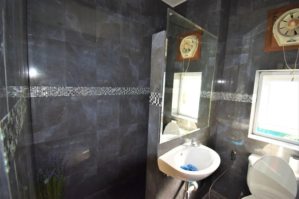 Very large Villa suitable for a large group up to 10 people or even 2 families