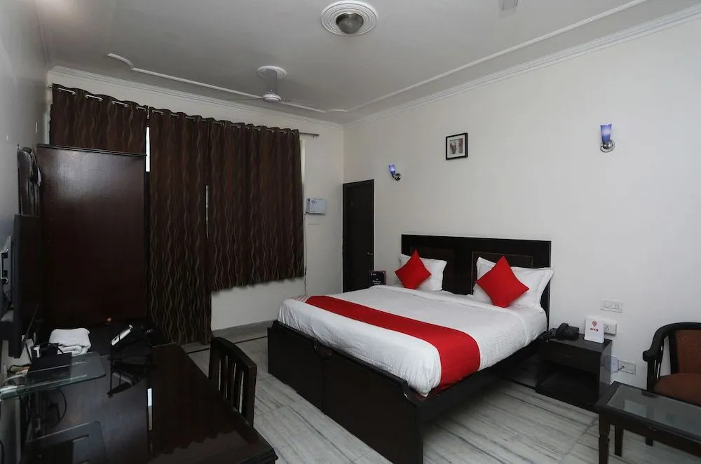 OYO 22270 Sky Inn