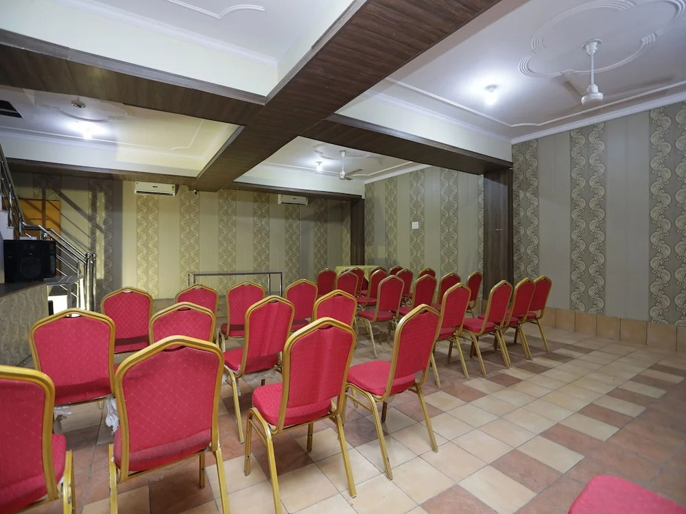OYO 14017 Abhinandan Residency